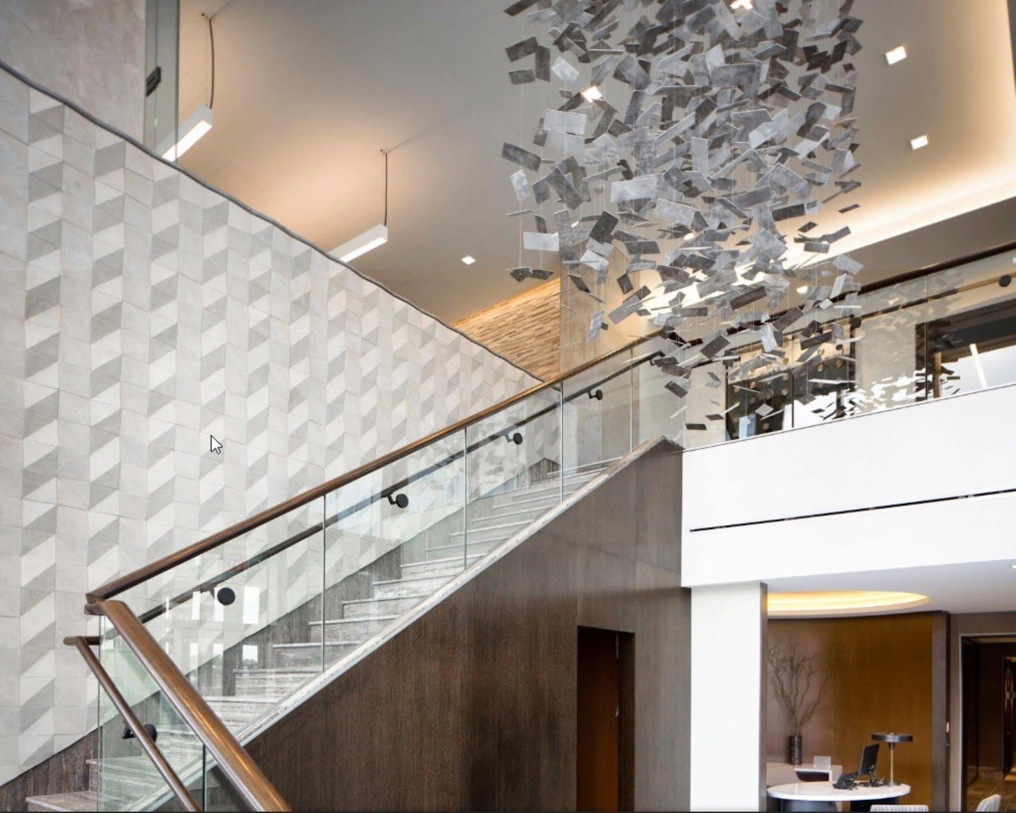 Global Luxury At Harbor Point *
